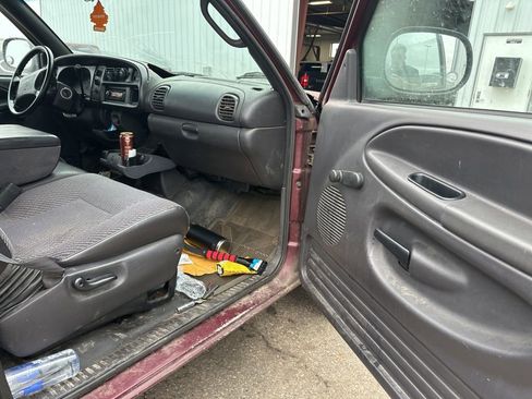 Used 2001 Dodge Ram 1500 Truck ST image 25
