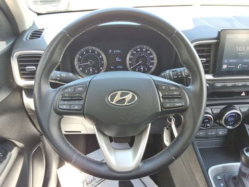 Used 2022 Hyundai Venue SEL FWD image 11