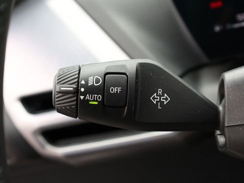 Used 2025 BMW 228i xDrive AWD/4WD image 39