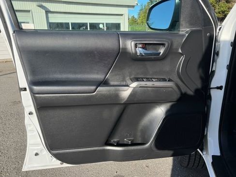 Used 2023 Toyota Tacoma TRD Off-Road image 18