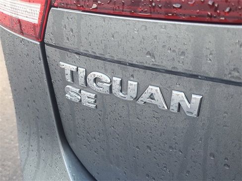 Used 2019 Volkswagen Tiguan SE w/ Panoramic Sunroof Package image 6