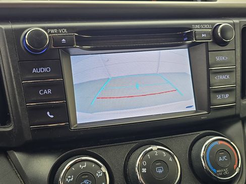 Used 2018 Toyota RAV4 LE image 20