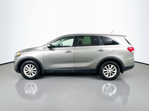 Used 2017 Kia Sorento FWD image 8