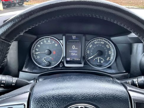 Used 2019 Toyota Tacoma TRD Off-Road image 18