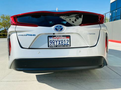 Used 2022 Toyota Prius Prime Limited FWD image 8