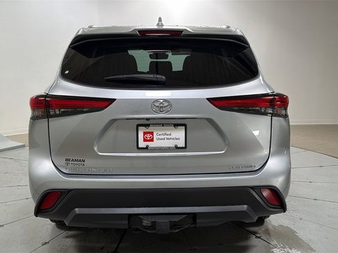 Used 2022 Toyota Highlander XLE image 4