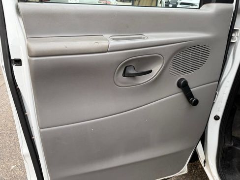 Used 1999 Ford E-350 and Econoline 350 Super Duty image 11