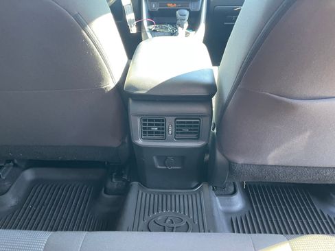 Used 2022 Toyota RAV4 LE image 27