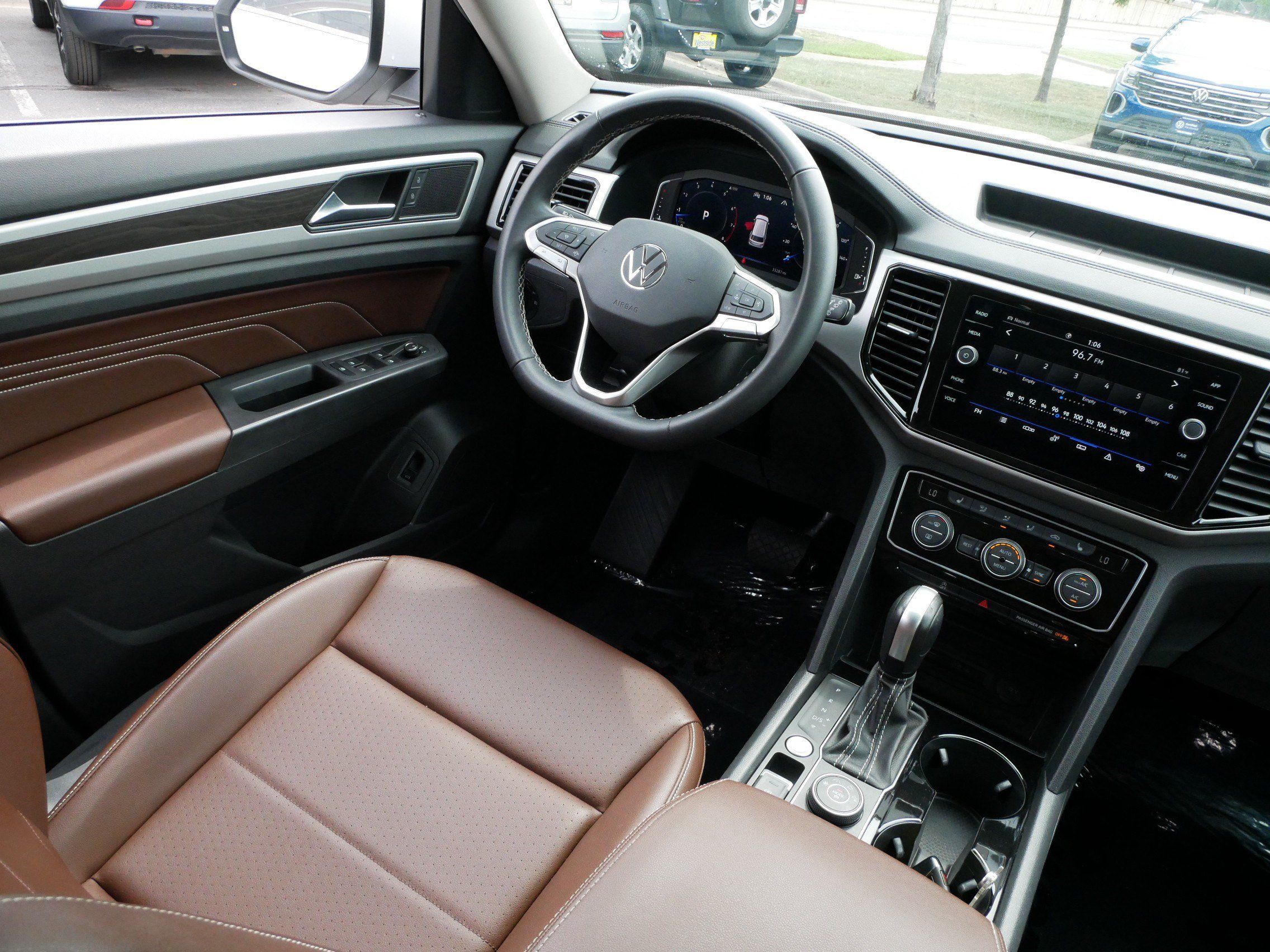 Certified 2023 Volkswagen Atlas SE w/ Panoramic Sunroof Package AWD/4WD image 9