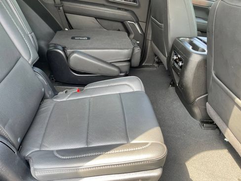 Used 2025 GMC Yukon Denali RWD image 14