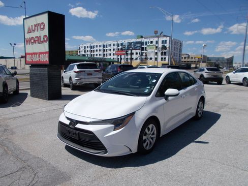 Used 2024 Toyota Corolla LE FWD image 1