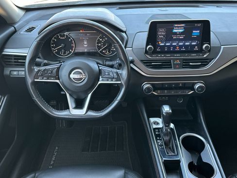 Used 2024 Nissan Altima 2.5 SR FWD image 14