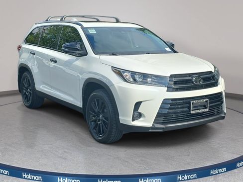 Used 2019 Toyota Highlander SE w/ Nightshade Edition AWD/4WD image 4
