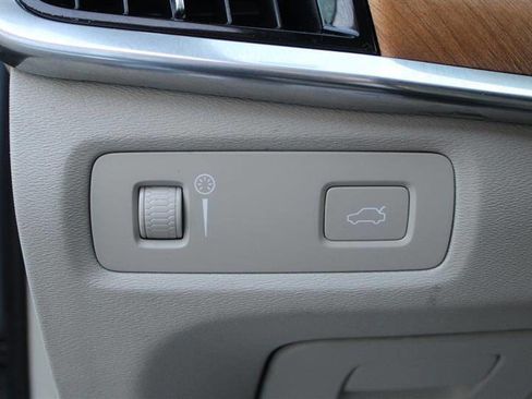 Used 2017 Volvo S90 T6 Inscription image 19