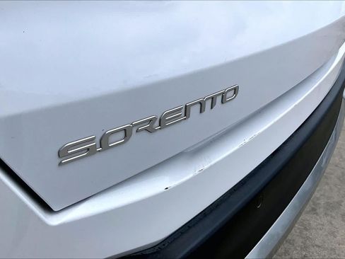 Used 2024 Kia Sorento S FWD image 29