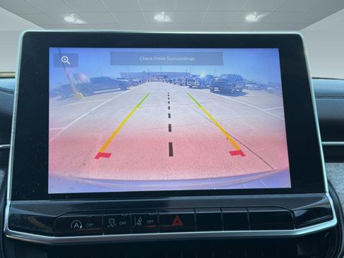 Used 2024 Jeep Compass Latitude image 24