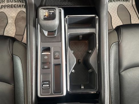 Used 2025 Nissan Pathfinder SL image 21