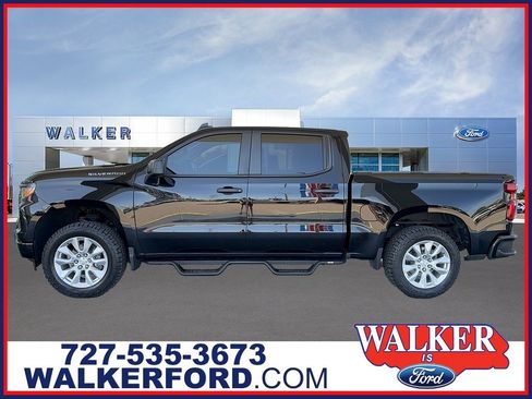 Used 2024 Chevrolet Silverado 1500 Custom AWD/4WD image 1