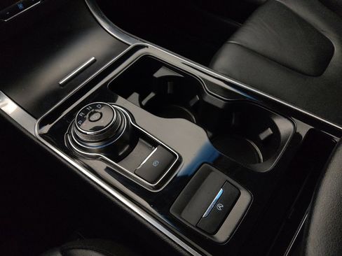 Used 2019 Ford Edge Titanium image 26