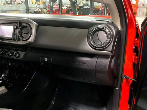 Used 2018 Toyota Tacoma SR5 image 16