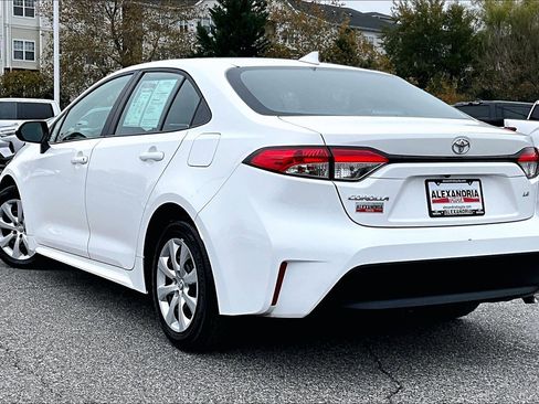 Used 2025 Toyota Corolla LE image 11