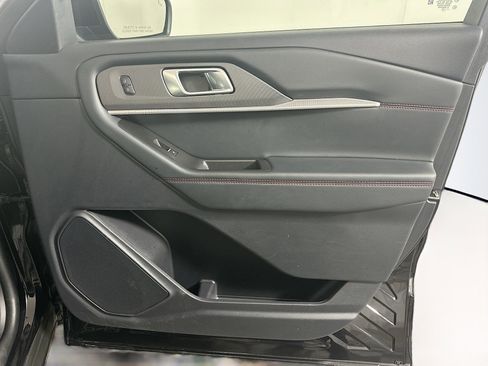 Used 2025 Ford Explorer ST-Line w/ ST-Line Street Pack image 35