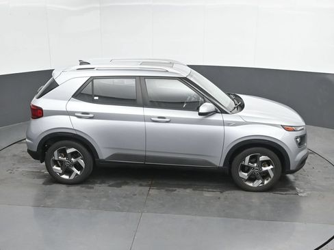 Used 2022 Hyundai Venue SEL FWD image 27