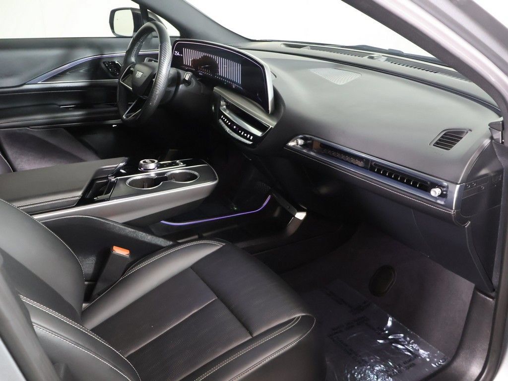 Used 2024 Cadillac Lyriq Luxury RWD image 30