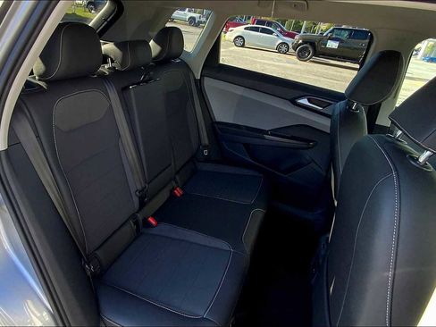 Used 2024 Volkswagen Taos SE image 18