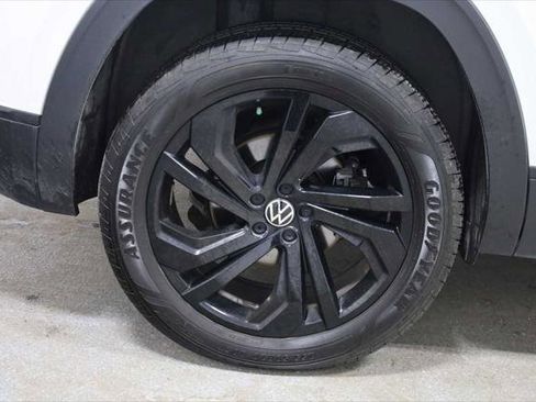 Used 2023 Volkswagen Atlas Cross Sport SE FWD image 33