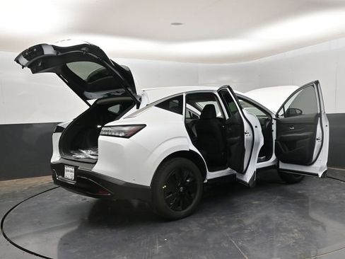 Certified 2025 Nissan Murano SV image 32