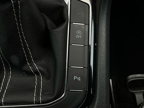 Used 2025 Volkswagen Taos SE image 25