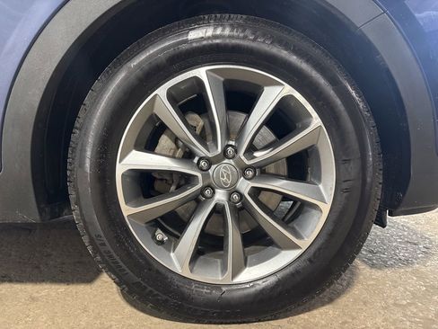 Used 2017 Hyundai Santa Fe SE image 14