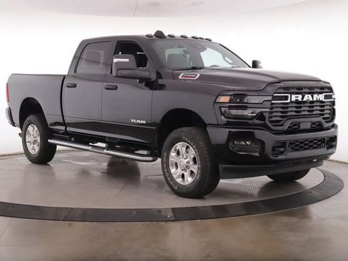 Used 2025 RAM 2500 Big Horn AWD/4WD image 2