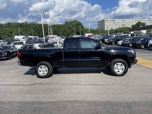Used 2023 Toyota Tacoma SR5 RWD image 7