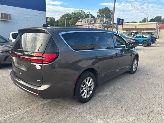 Certified 2023 Chrysler Pacifica Touring-L AWD/4WD image 3