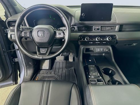 Used 2025 Honda Pilot TrailSport image 18