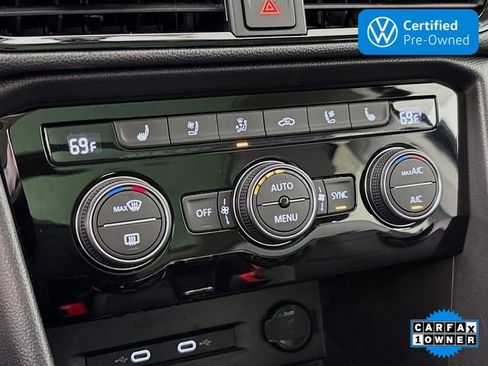 Certified 2022 Volkswagen Taos SEL w/ Panoramic Sunroof Package image 16