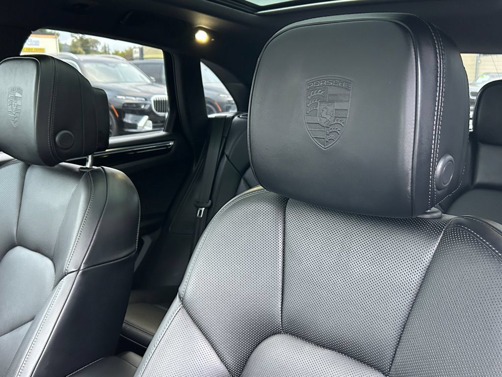 Used 2025 Porsche Macan AWD/4WD image 14