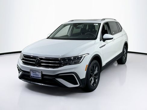 Used 2022 Volkswagen Tiguan SE AWD/4WD image 1