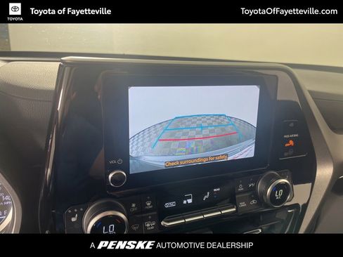 Used 2023 Toyota Highlander XLE AWD/4WD image 30