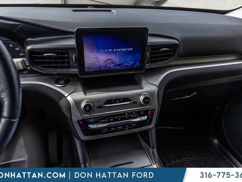 Used 2021 Ford Explorer XLT AWD/4WD image 8