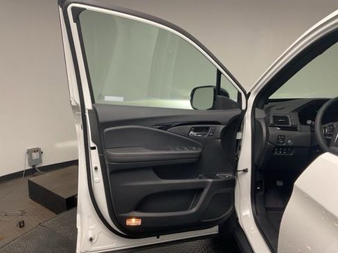 New 2026 Honda Ridgeline Black Edition image 9