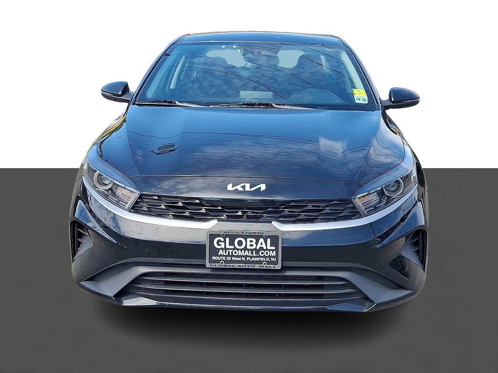 Used 2023 Kia Forte LXS w/ LXS Technology Package FWD image 2