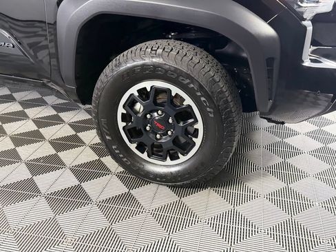 Used 2024 Toyota Tacoma TRD Off-Road w/ TRD Off Road Premium Package AWD/4WD image 7