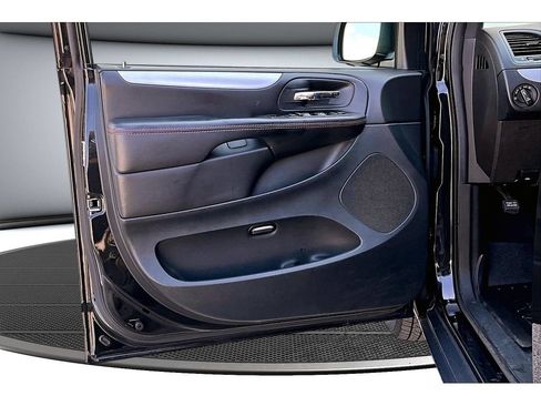 Used 2019 Dodge Grand Caravan GT FWD image 32