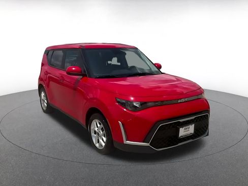 Used 2025 Kia Soul LX w/ LX Technology Package FWD image 7