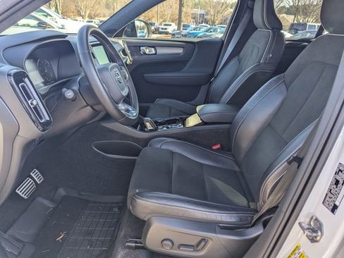 Used 2021 Volvo XC40 T5 R-Design w/ Protection Package Premier image 19