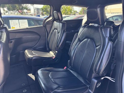 Used 2025 Chrysler Pacifica Select FWD image 27