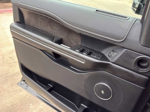 Used 2019 Ford Expedition Max Limited RWD image 23